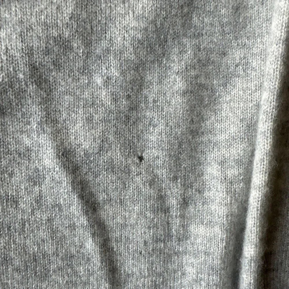 The Men's Store Bloomingdale's Sweater Mens XXL Gray Cashmere V Neck Knit
